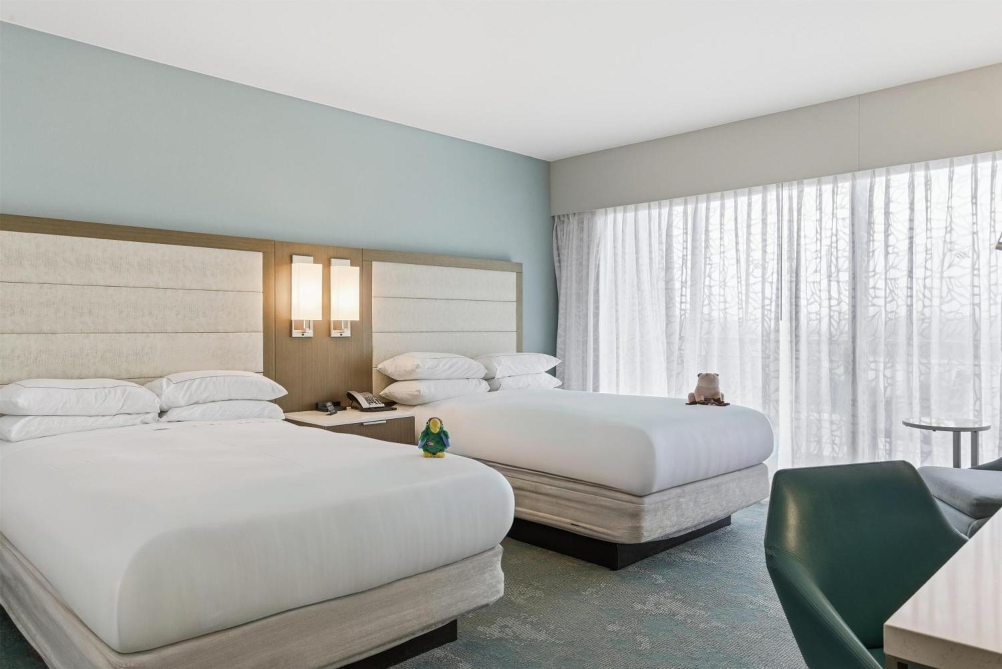 Premium Family Room One King Bed Two Double Beds Garden View
