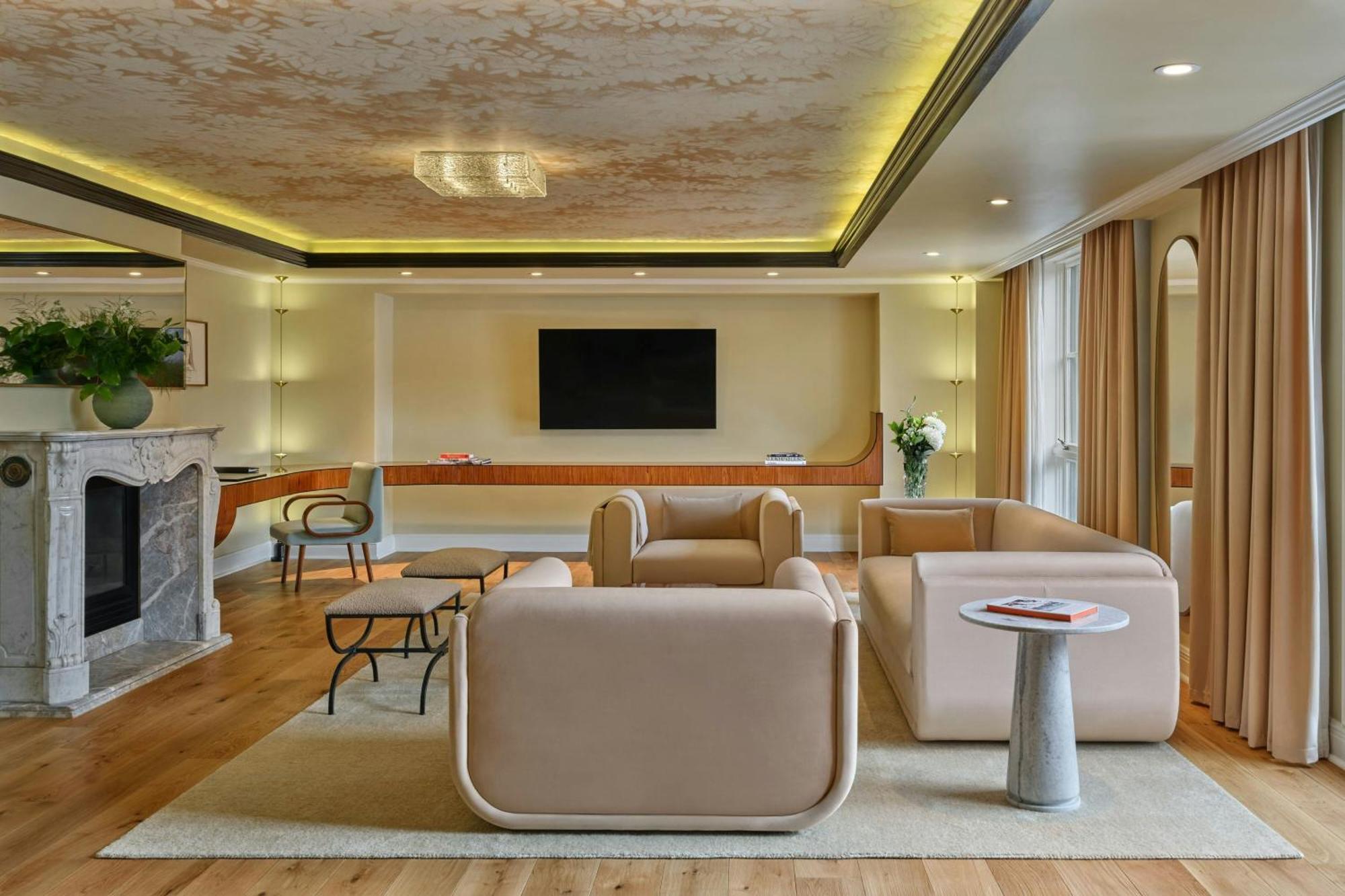 Silver Queen Suite 1 King