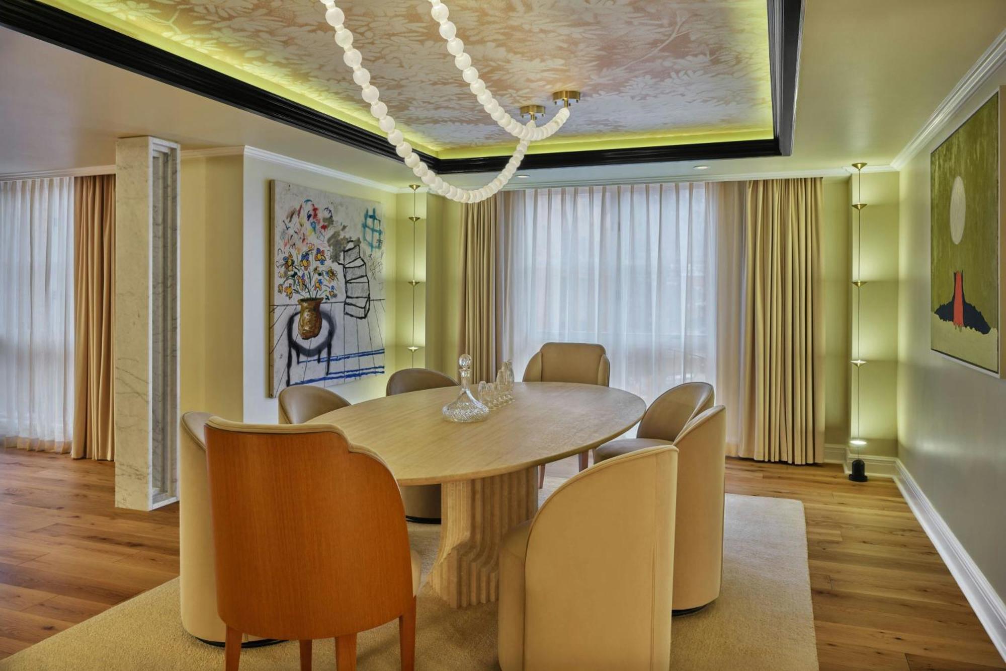Silver Queen Suite 1 King