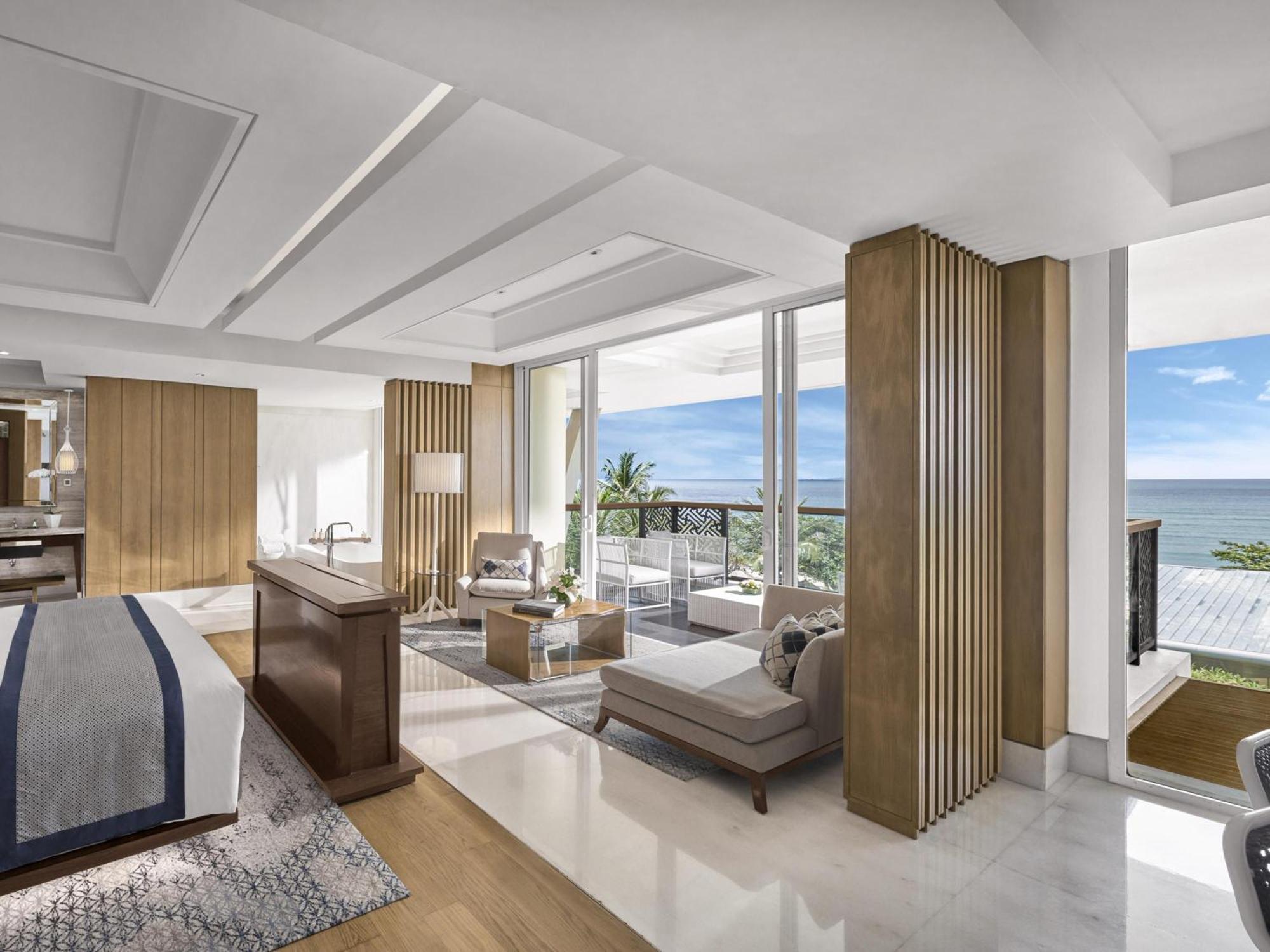 Honeymoon Suite King Bed Ocean View
