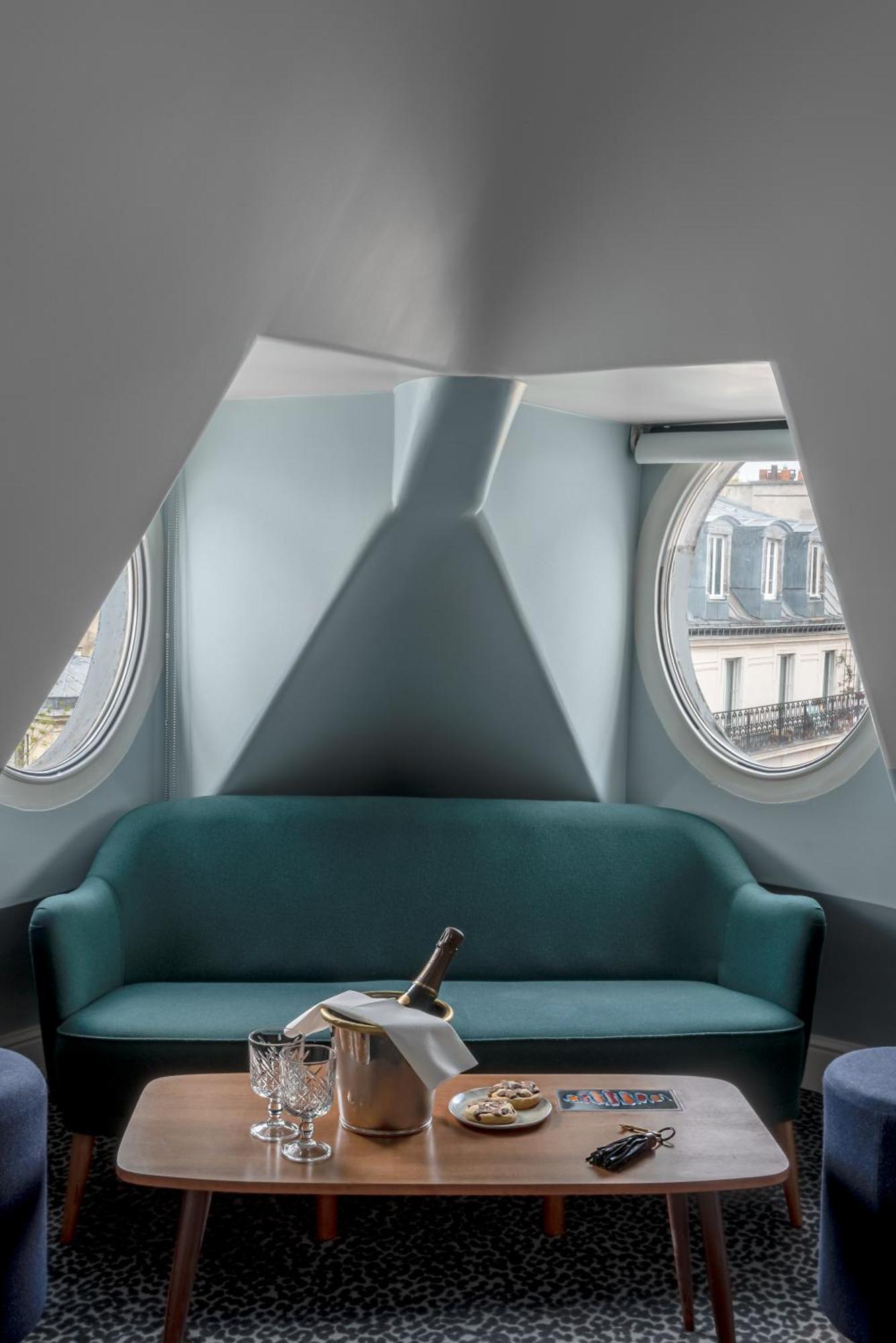 Room "Sous les Toits 18m² " Montmartre View