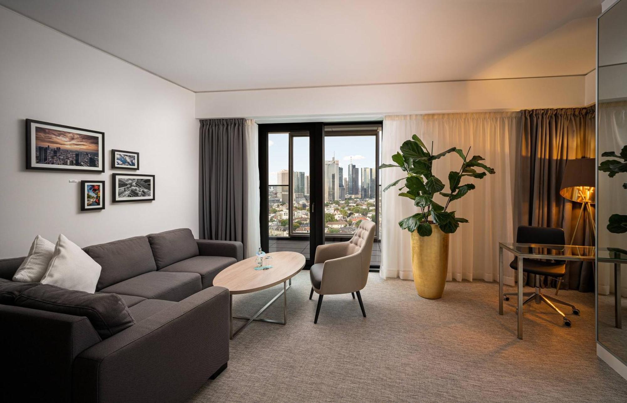 The Level Master Suite Skyline View