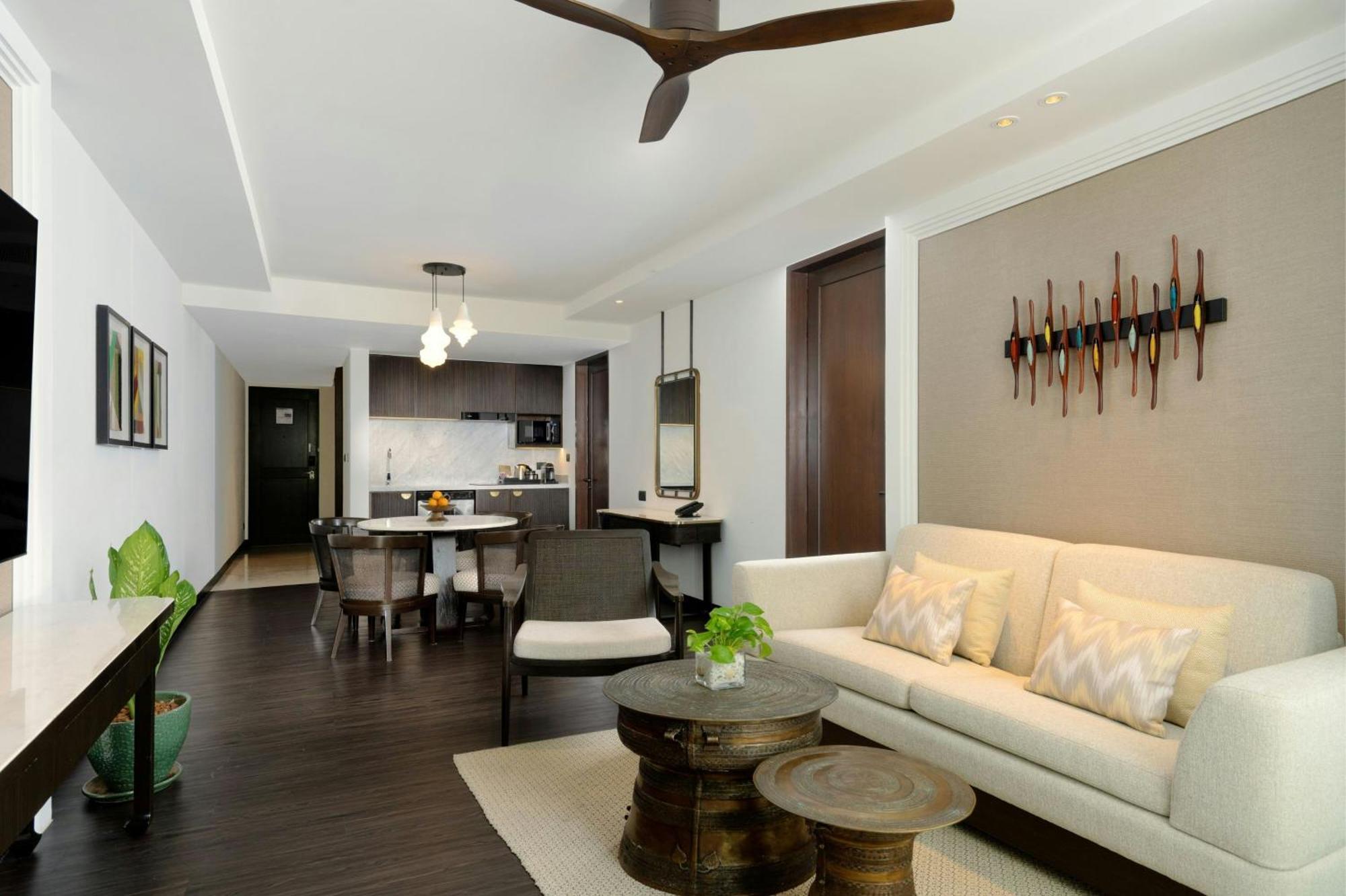 Two-Bedroom Apartment with One King Bed and Two Twin Beds