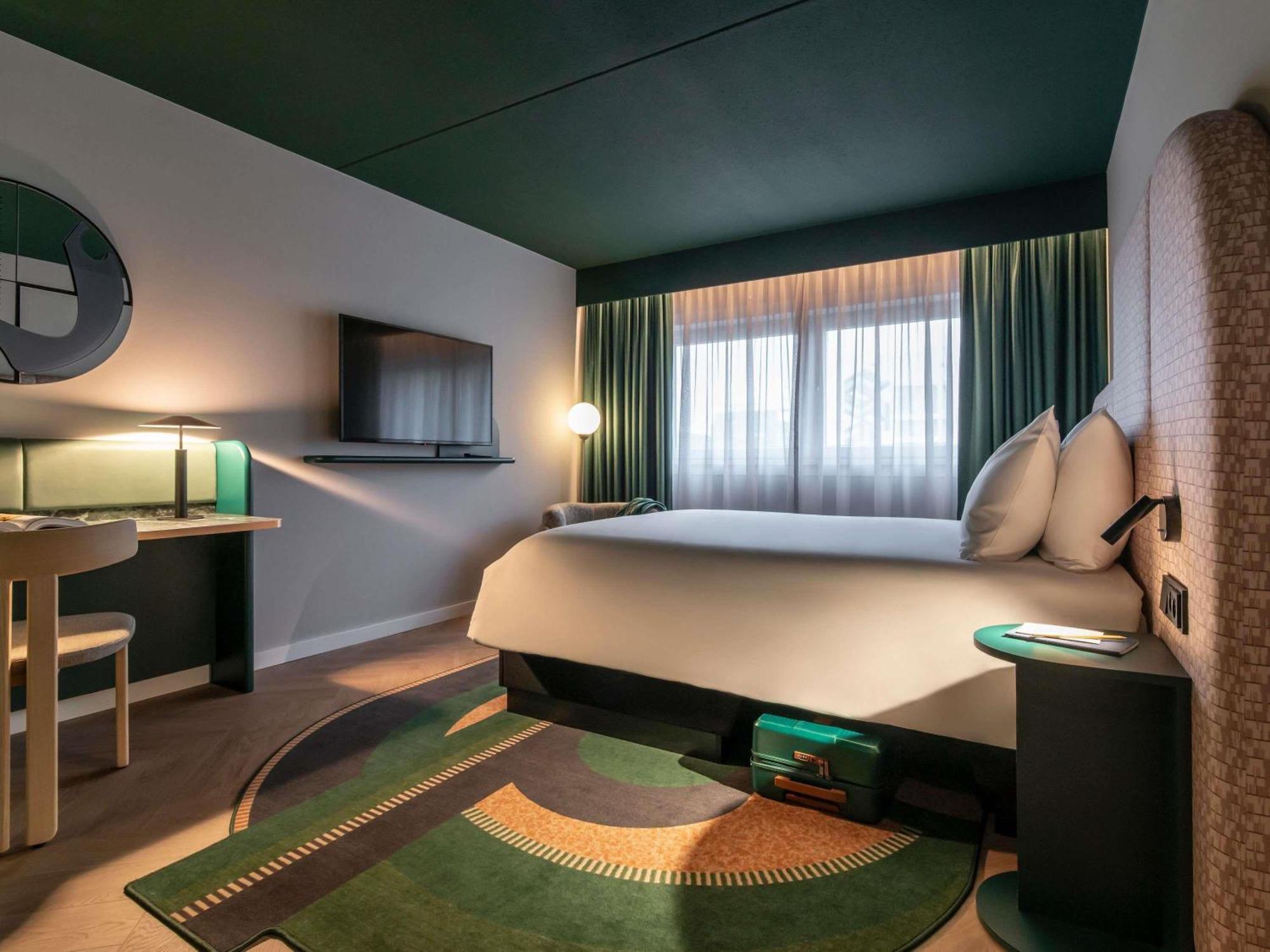 TRIBE MAX Double Room with Sleeper Chair