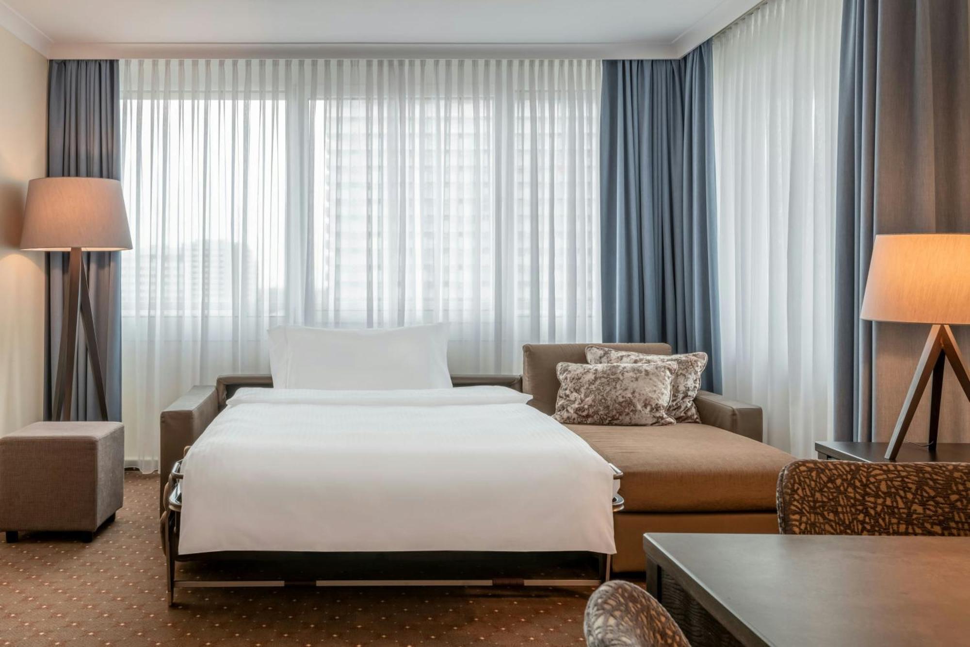 Junior Suite Club Lounge Access