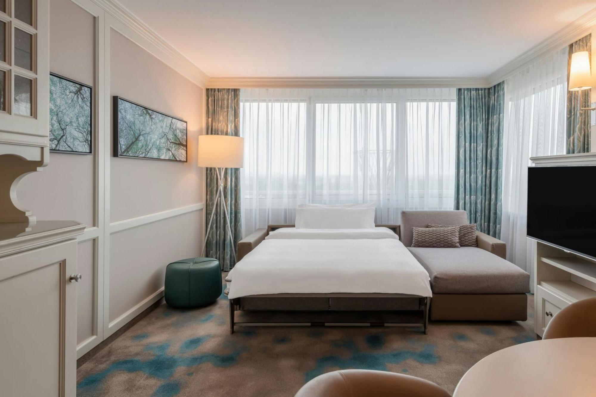 Junior Suite Club Lounge Access