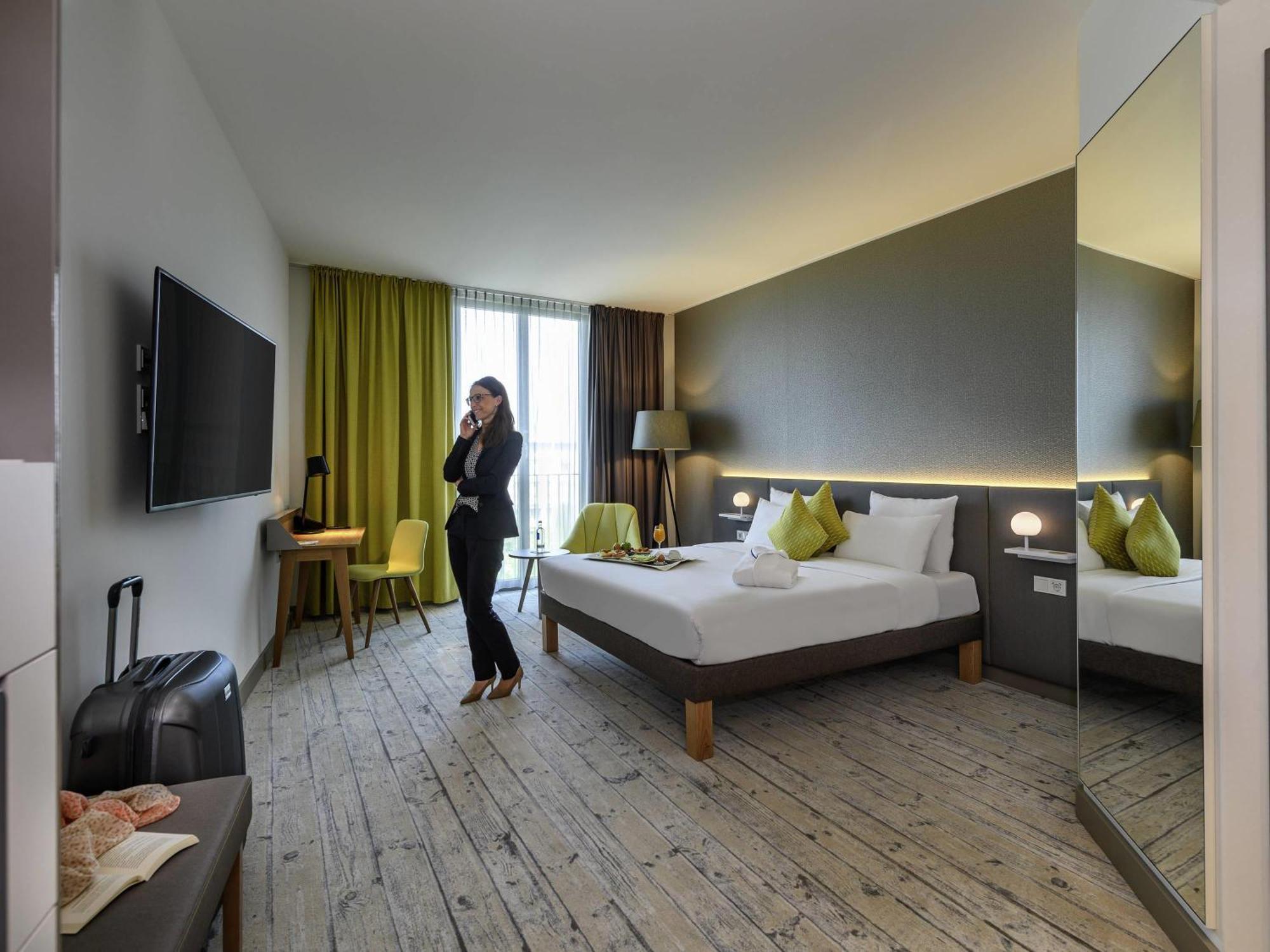 Standard Queen Room