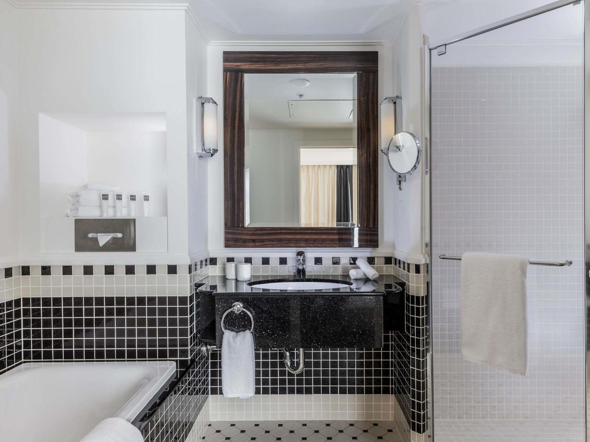 Swiss Advantage Twin Room - High Floor