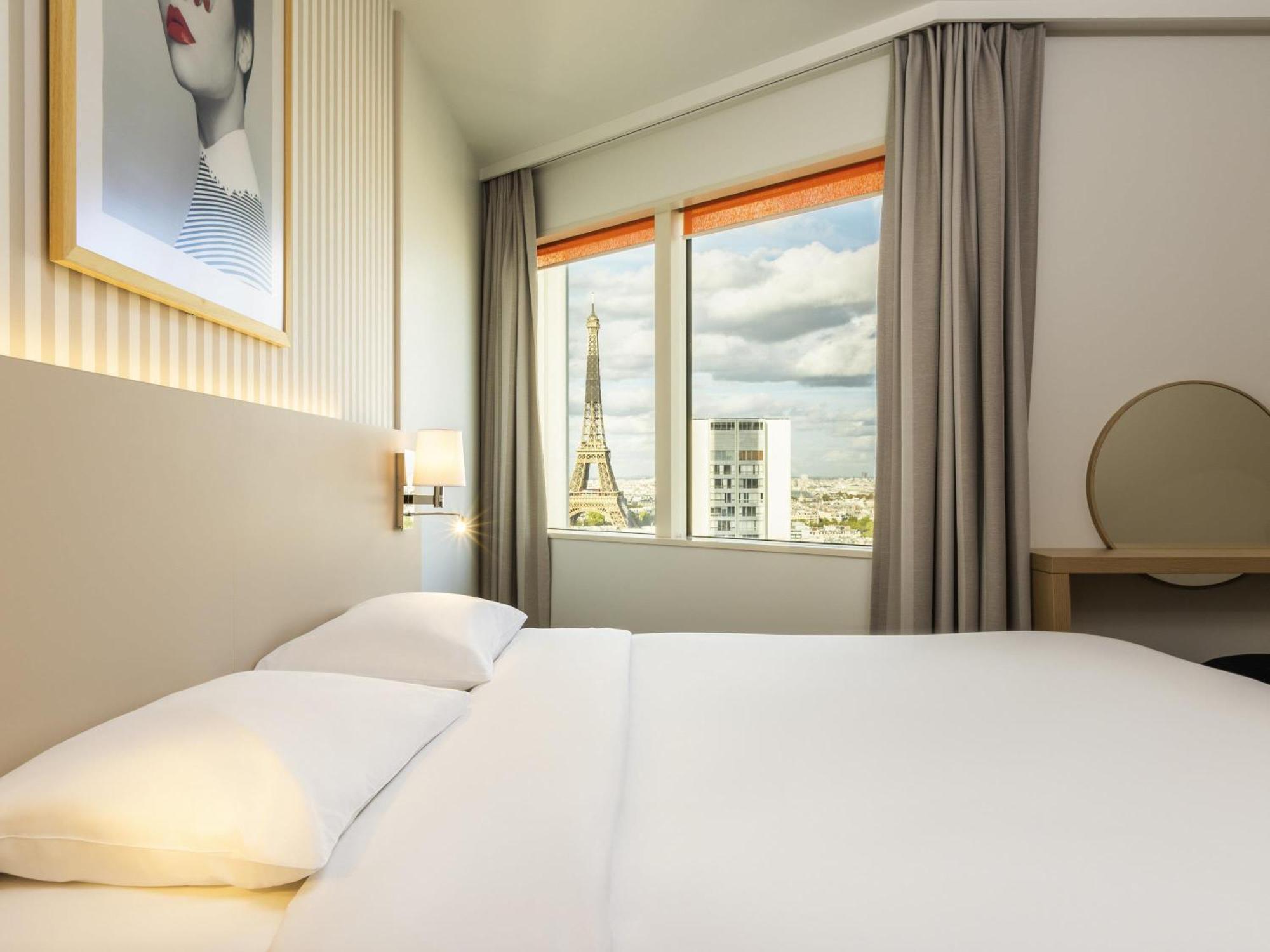 One-Bedroom Apartment View on Eiffel Tower