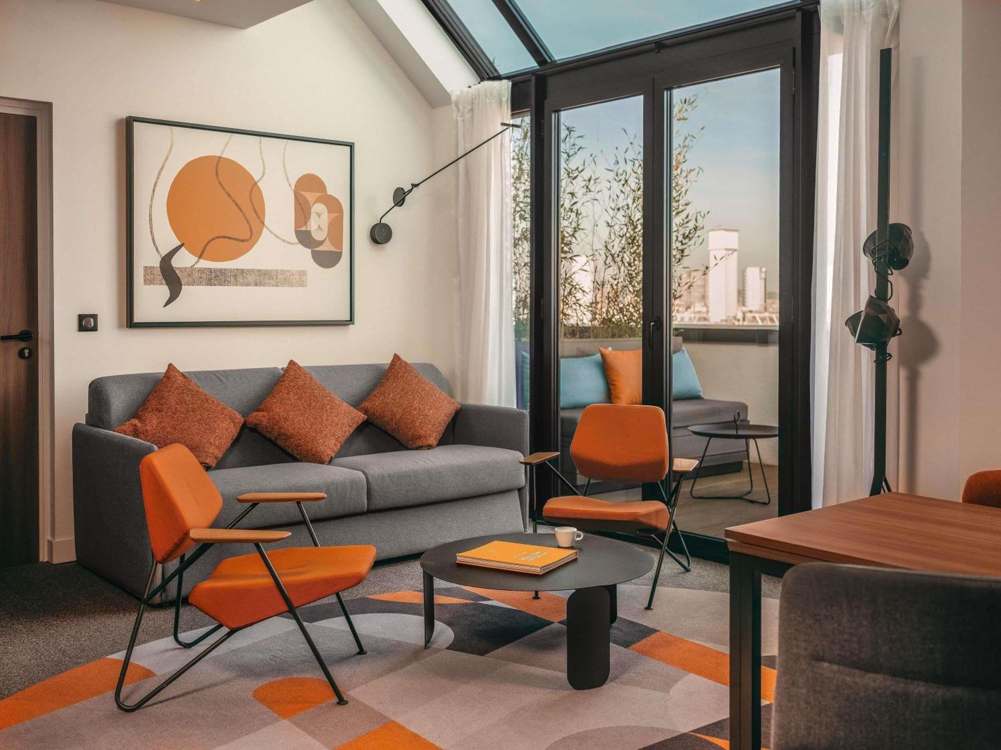 Executive Suite One Double Bed One DoubleSofa Bed Eiffel Tower View