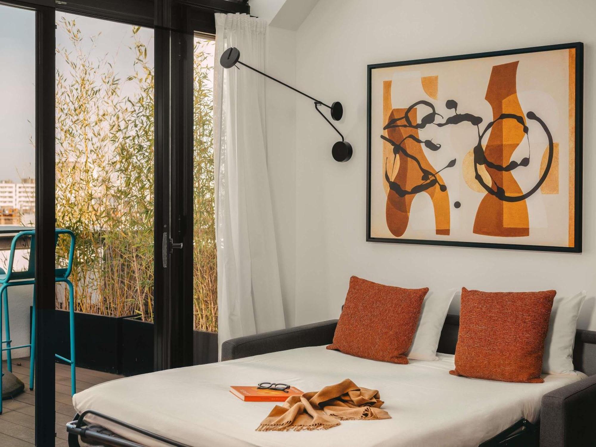 Executive Suite One Double Bed One DoubleSofa Bed Eiffel Tower View