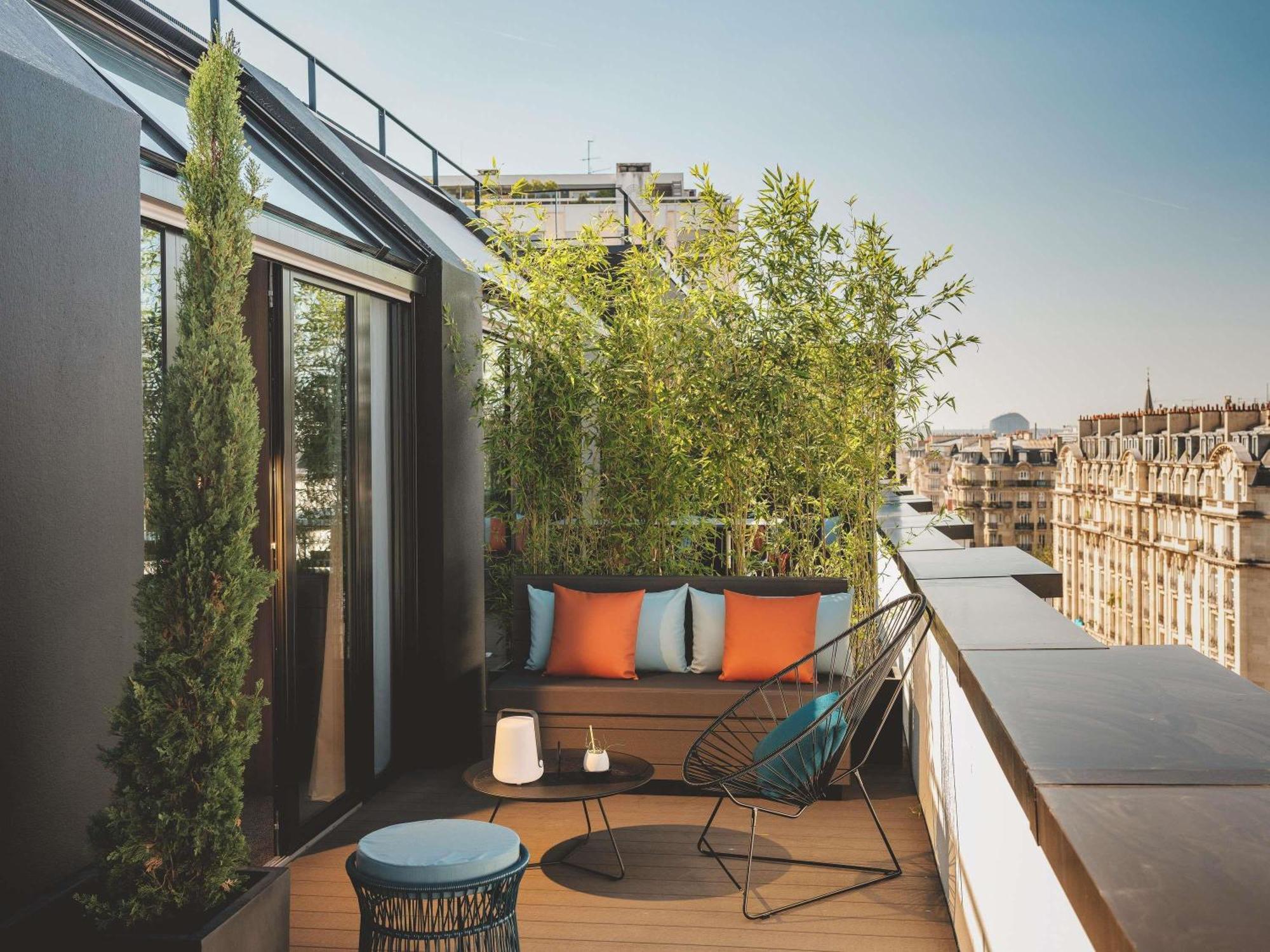Executive Suite One Double Bed One DoubleSofa Bed Eiffel Tower View