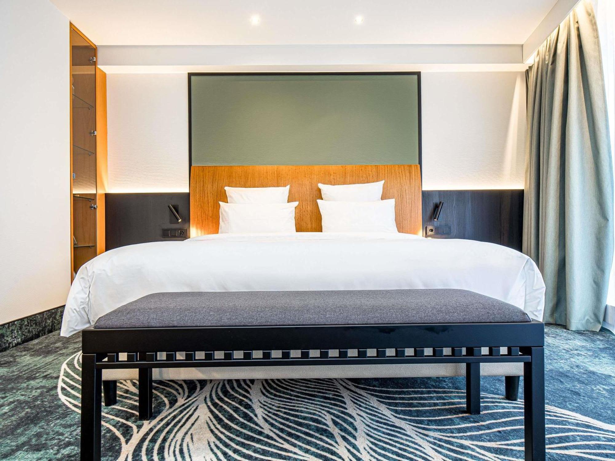 Privilege King Room Sofa Bed SPA Access