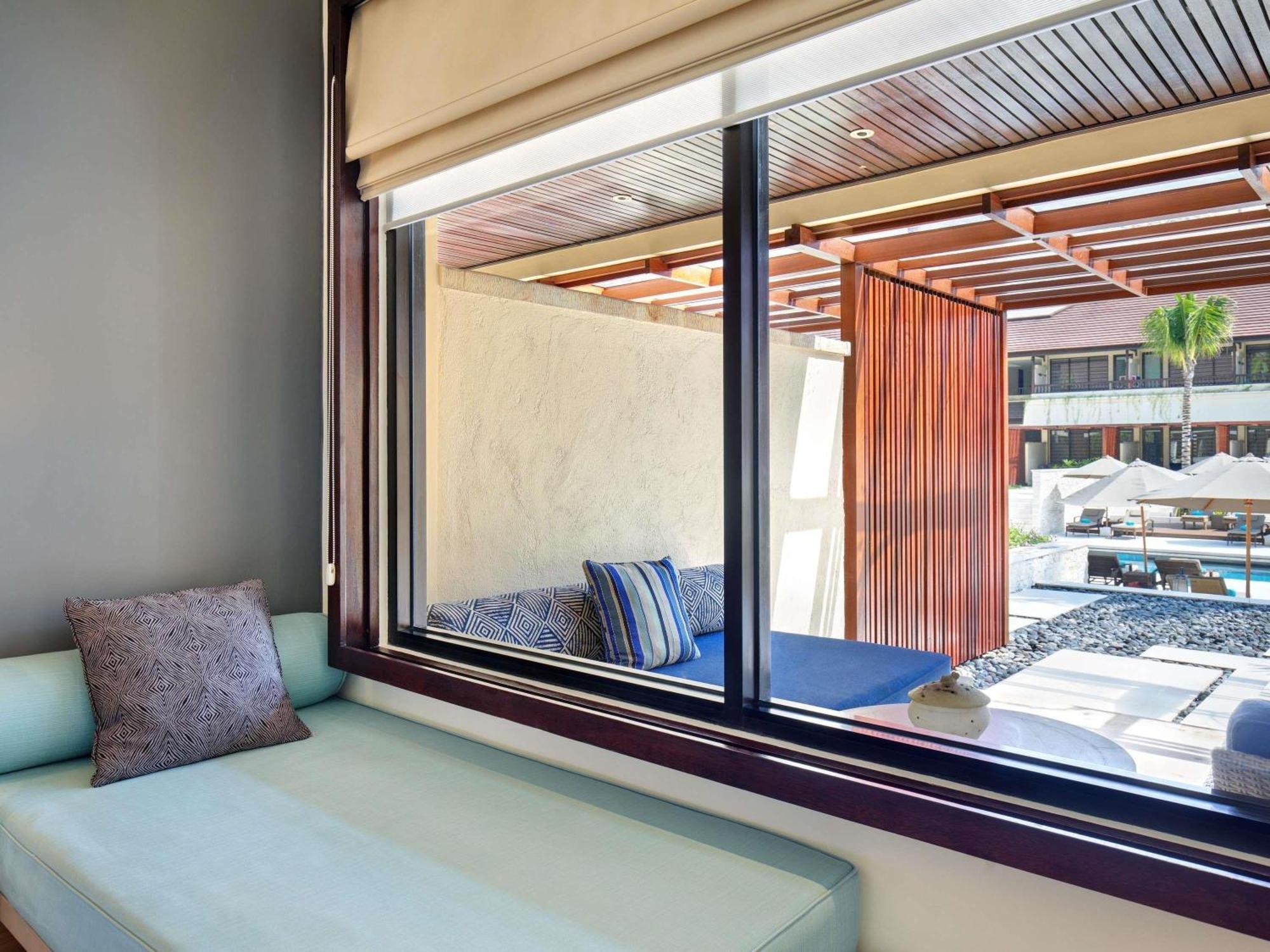 Deluxe Room Two Single Beds Pool Access