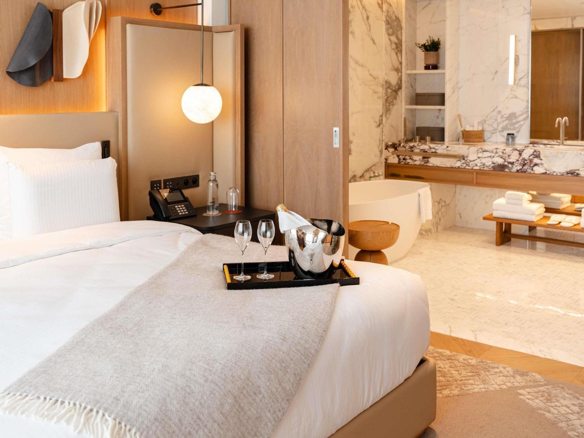 Signature Suite