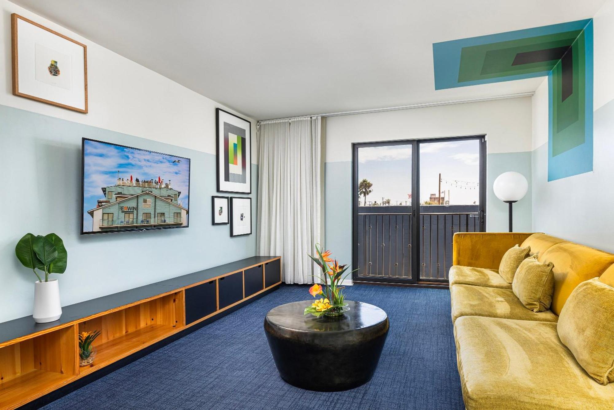 City View King Suite