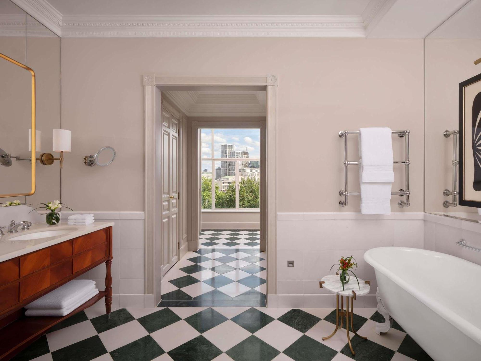 Junior King Suite River View