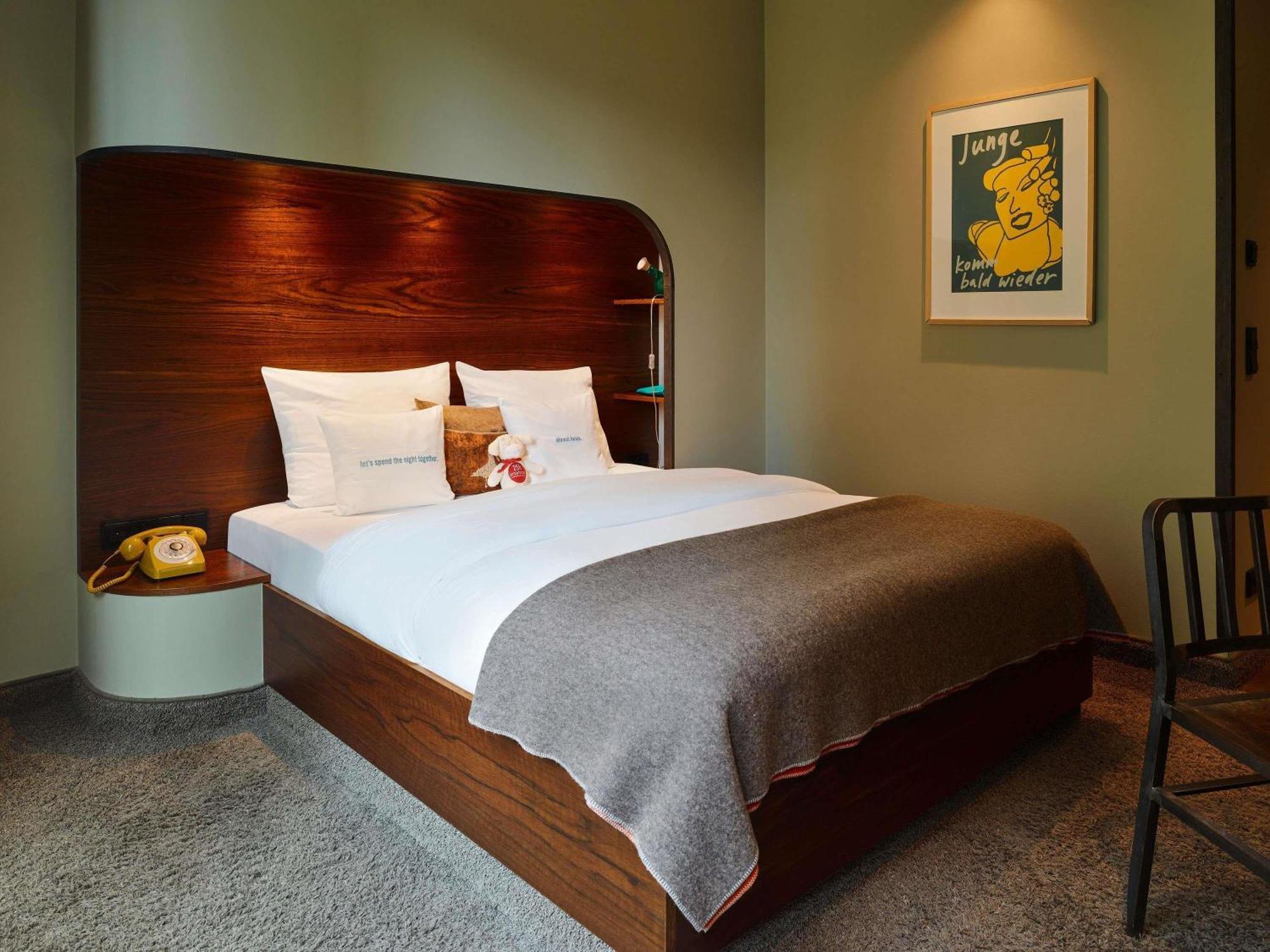 Medium Plus Room