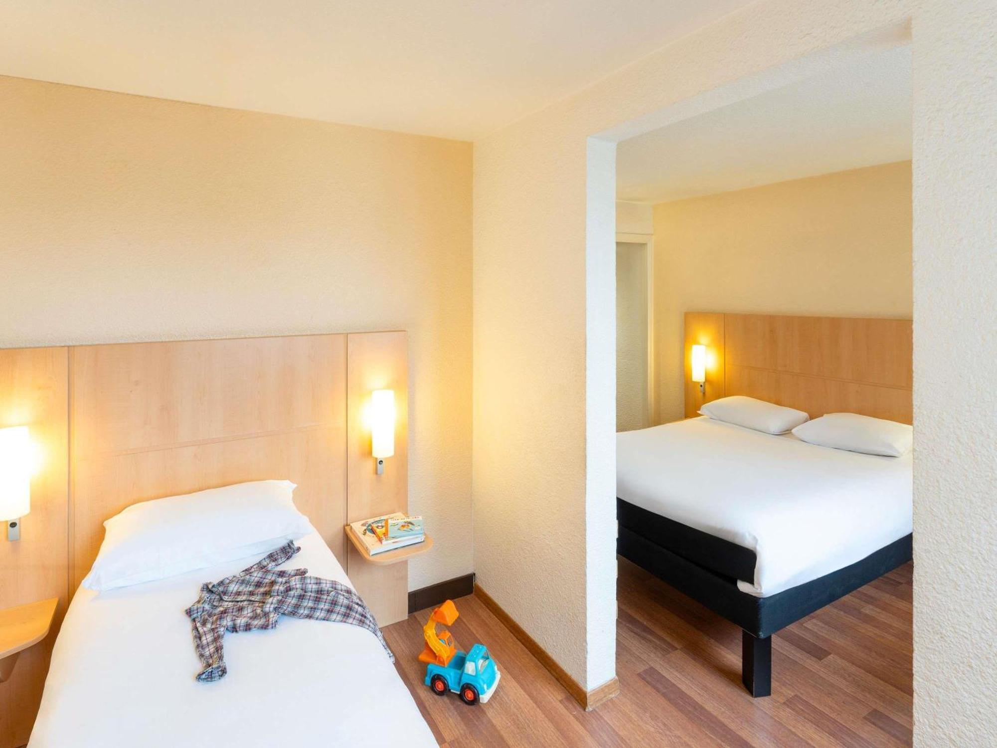 Standard Double Room One Double One Single Bed Non-Smoking