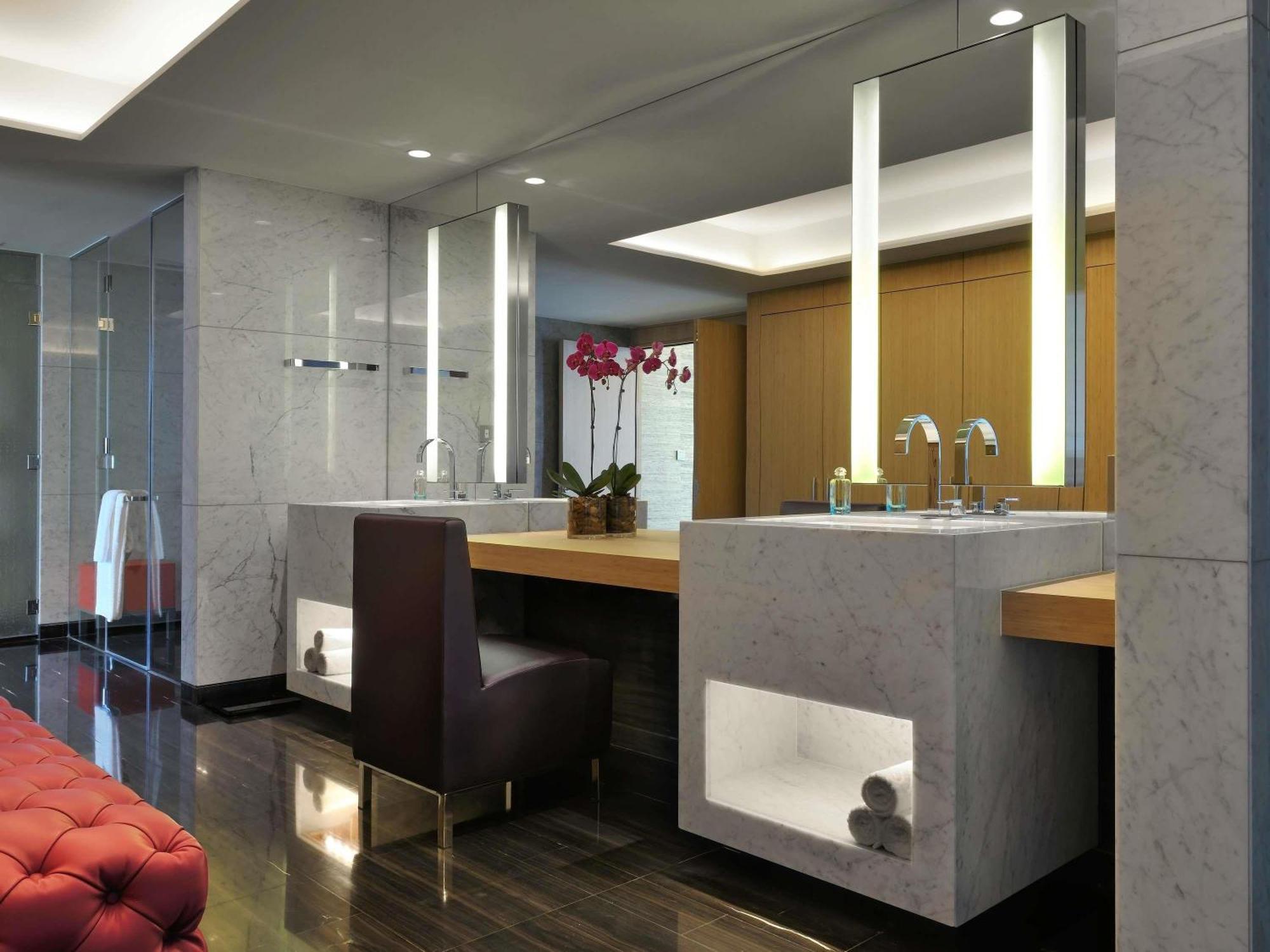 Royal King Suite View Club Access