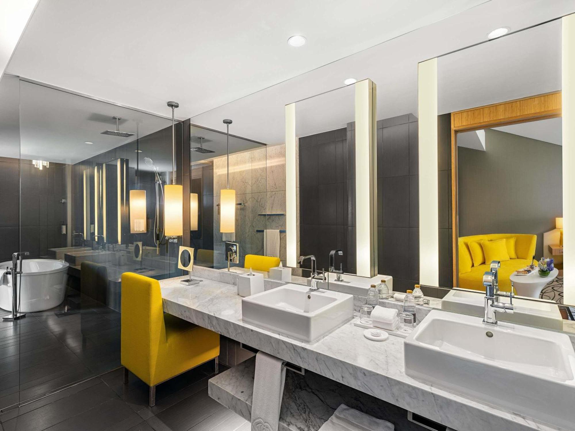 Luxury Studio Apartment Burj Khalifa View