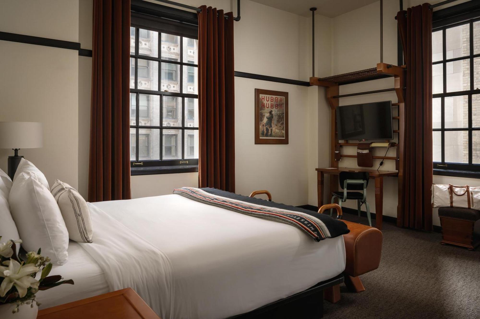 Corner King Room View