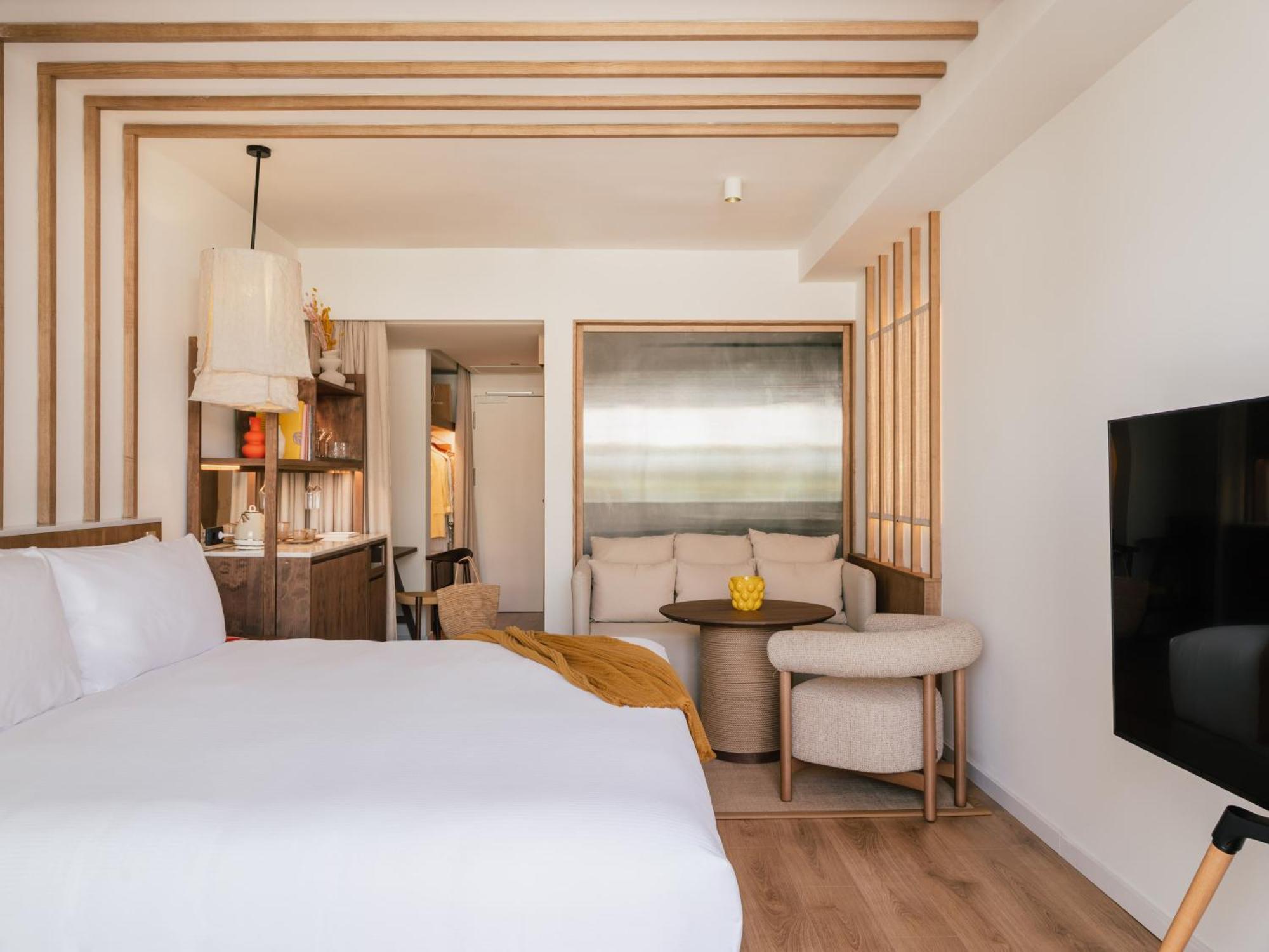Extra ME Junior Suite Oasis Access