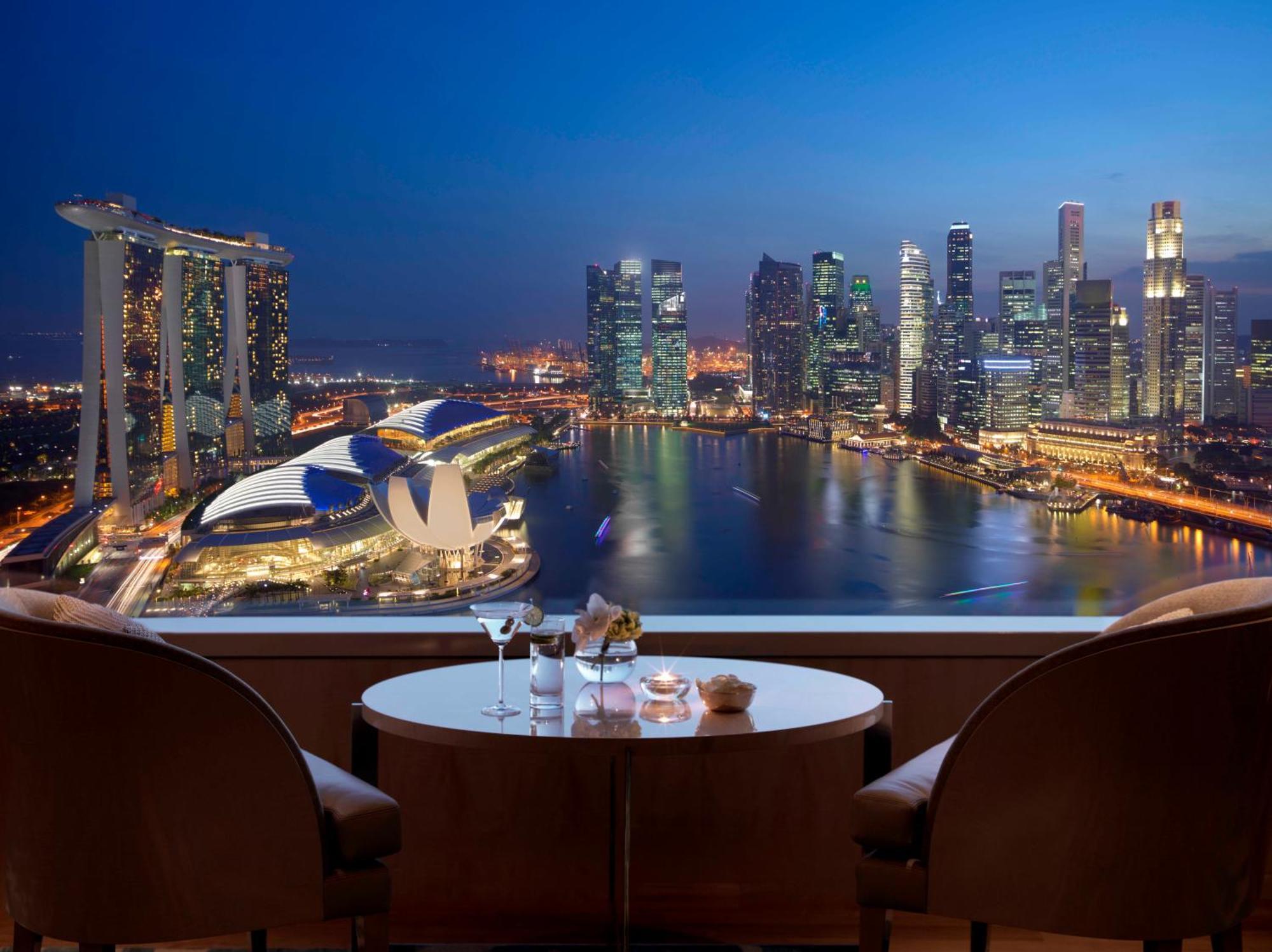 1 Bedroom Millenia Suite 1 King Bed Marina Bay View Lounge Access