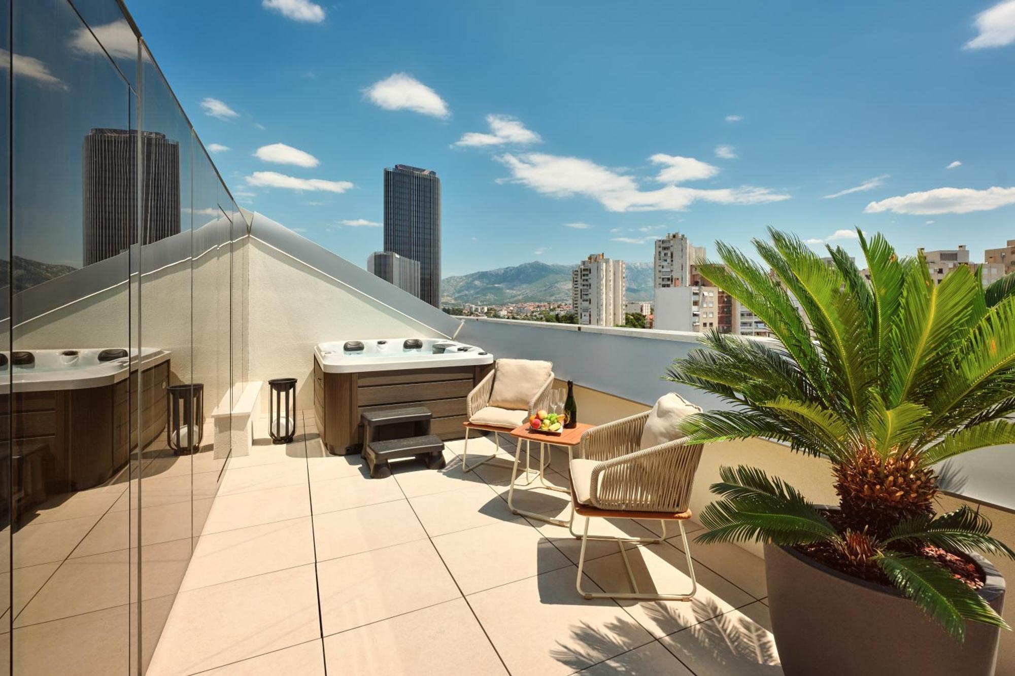 Luxury Suite Balcony Jacuzzi