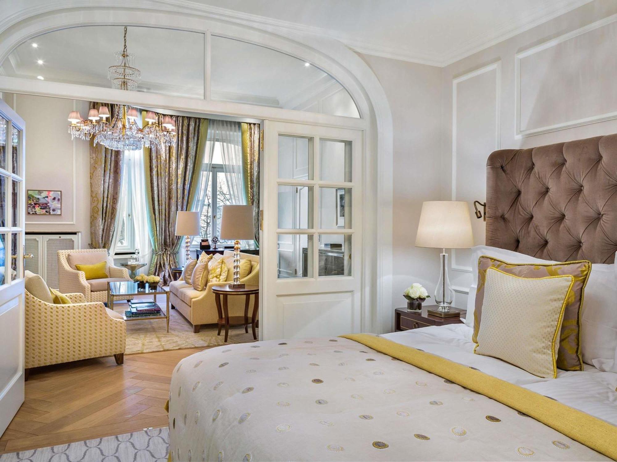 Lake View Suite