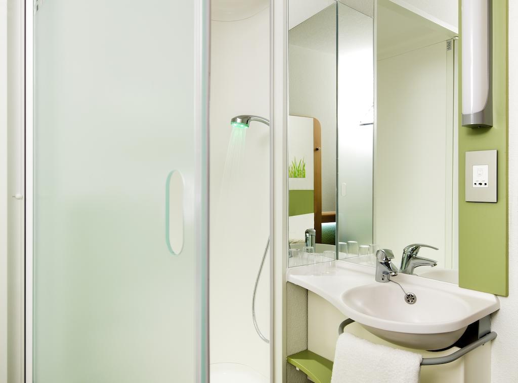 Standard Triple Room,224041001:JPEG