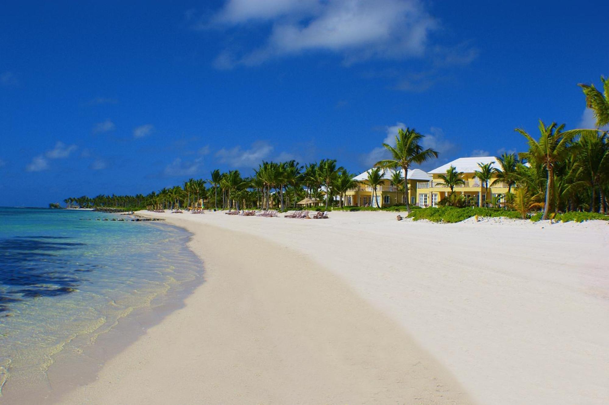 Juniorsvit vid stranden
