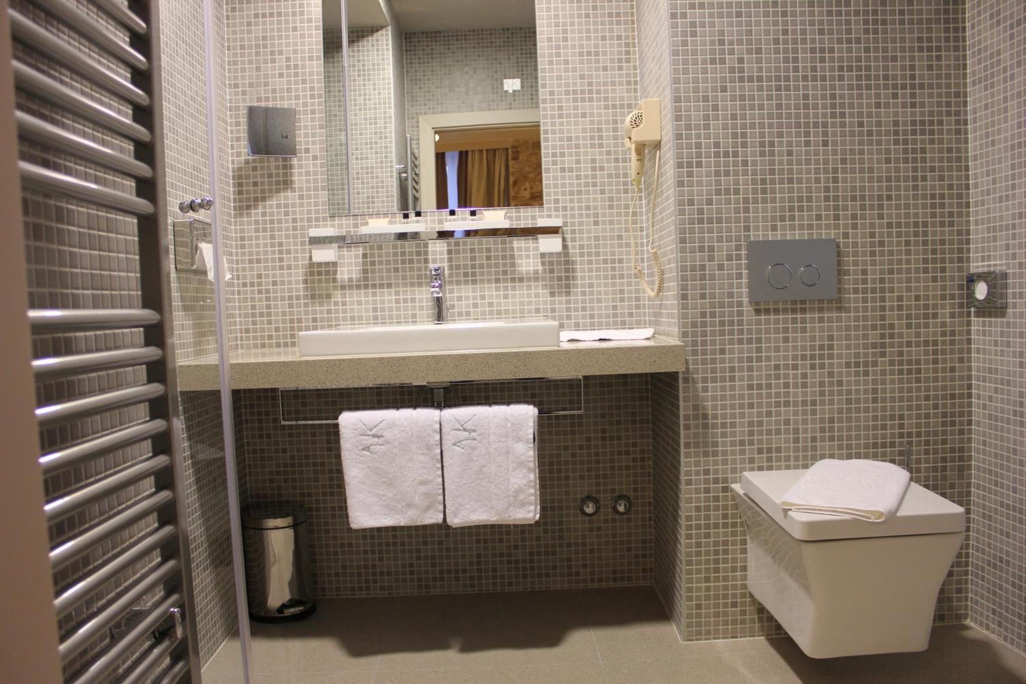 Superior Double or Twin Room,698300526:JPEG