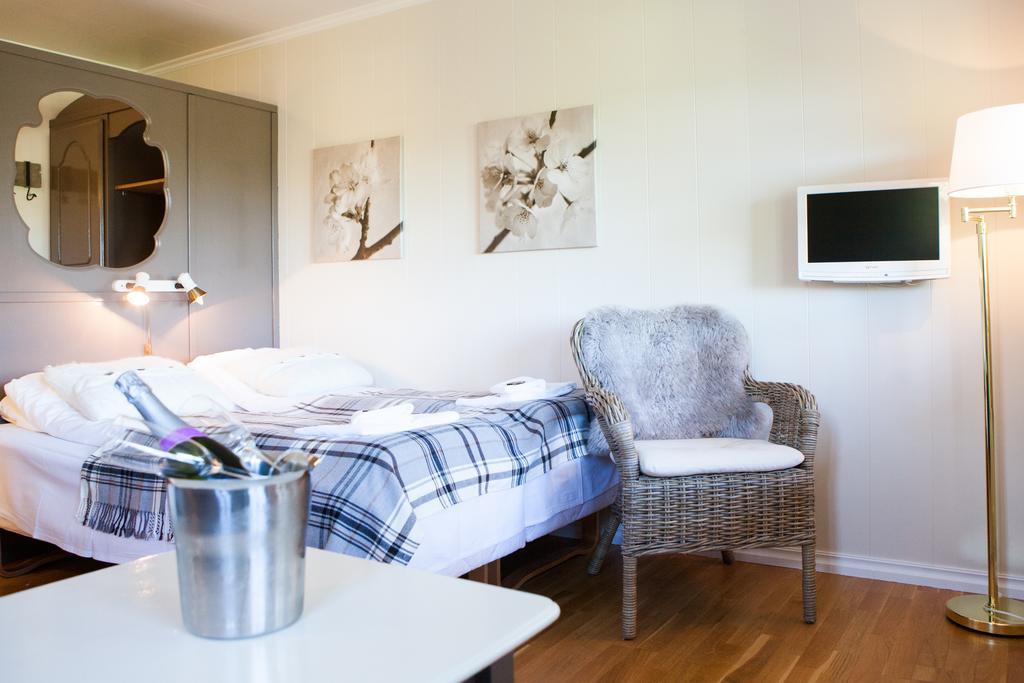 Standard Double Room,215039276:JPEG