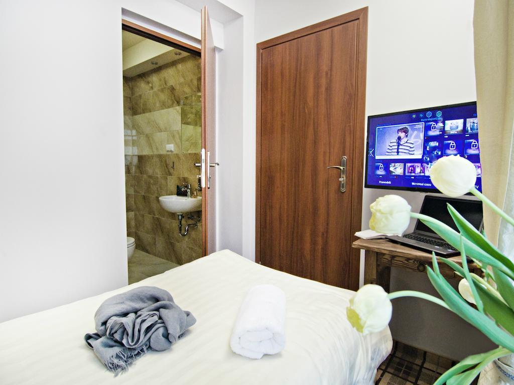 Single Room,233357116:JPEG