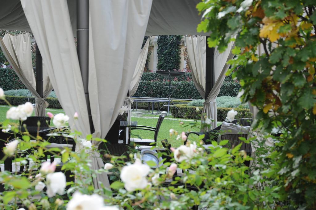 Deluxe Double Room,395632821:JPEG