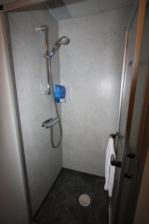 Twin Room with Shared Bathroom,25568979:JPEG