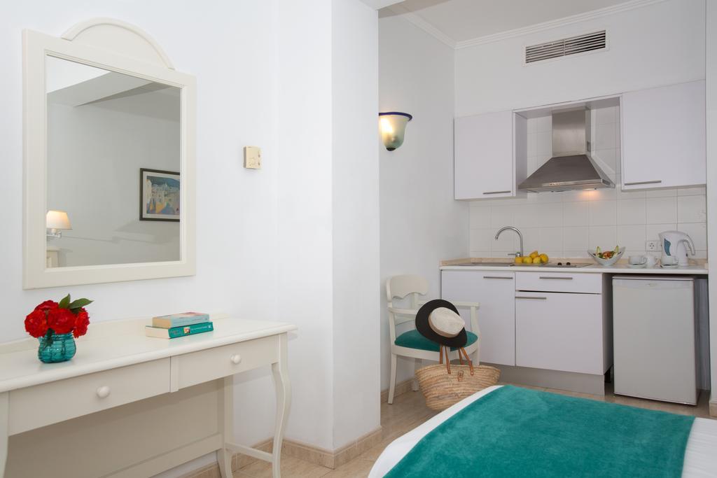 Basic Double Room - Single Use,699860479:JPEG