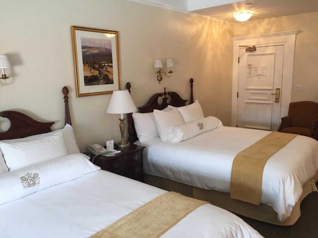 Studio Suite With Wet Bar,255354769:JPEG
