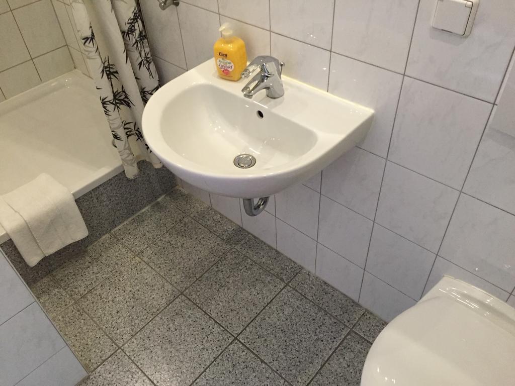 Single Room,258142109:JPEG