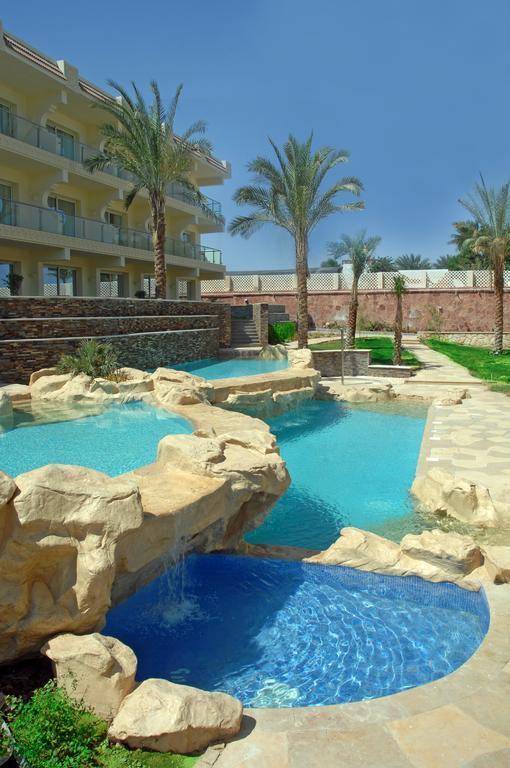 Swim-Up Room,377352769:JPEG