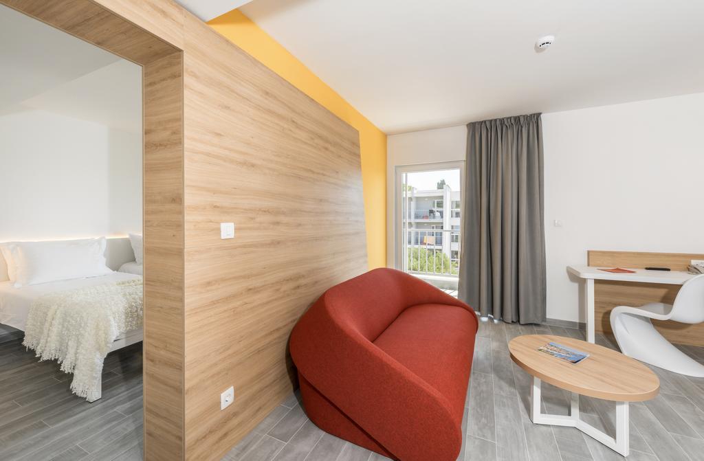 Junior Suite with Terrace and Garden View,683557323:JPEG