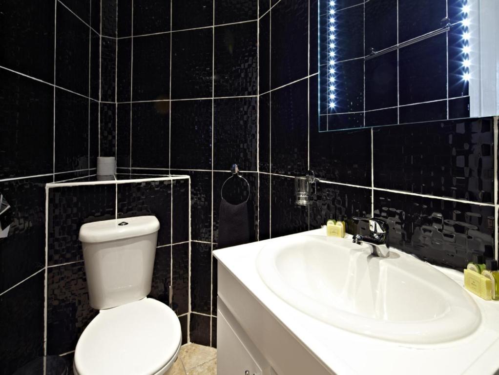 Double Room Shower,1638490710:JPEG