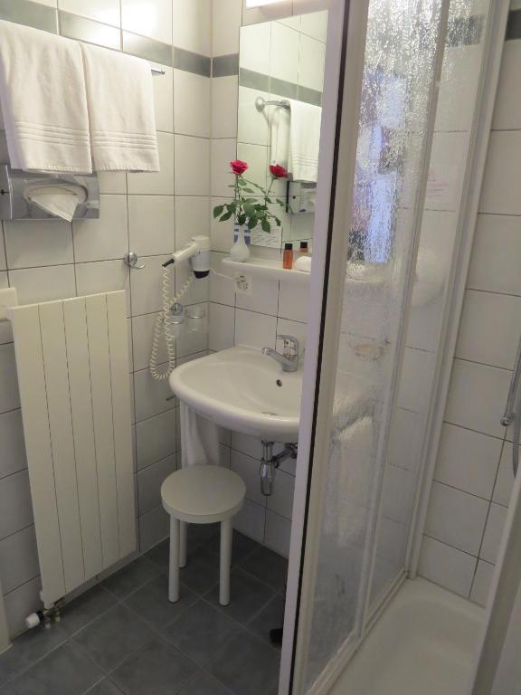 Enkelrum med sjöutsikt