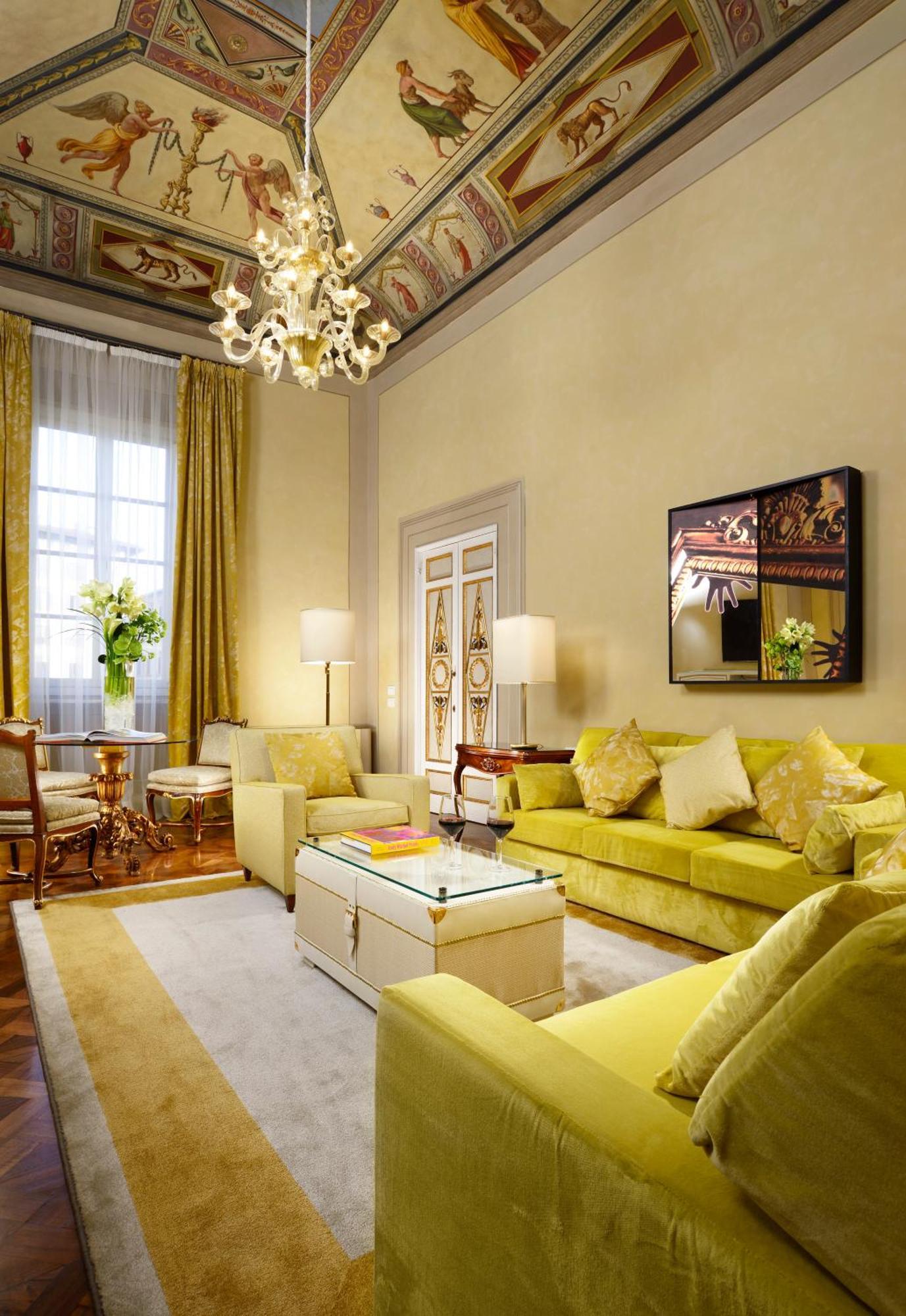 Suite Frescoes