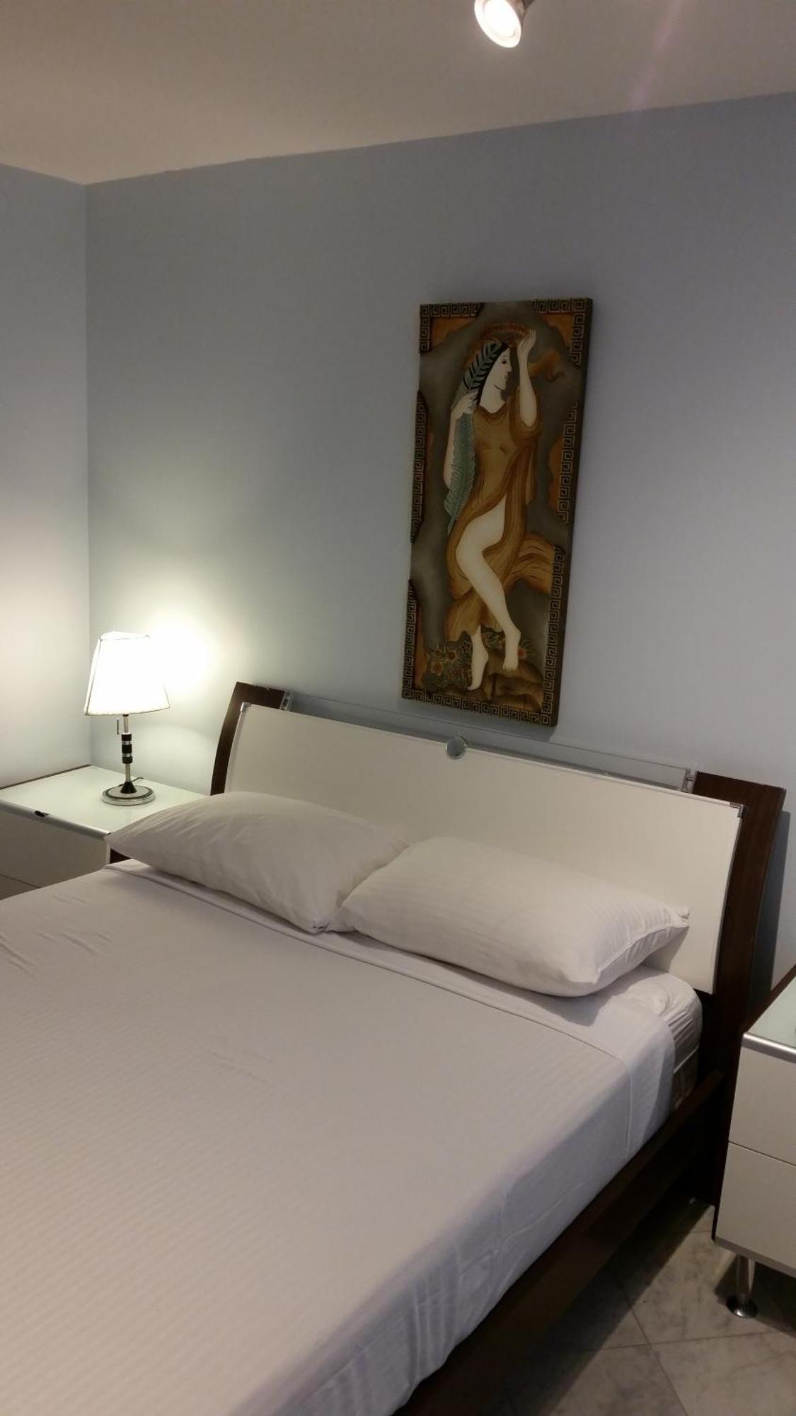 Superior Studio 2 Bed,142258908:JPEG