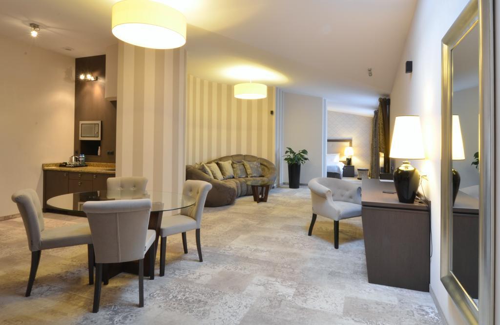 Luxury Apartment,1211970025:JPEG