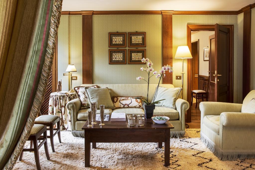 Suite,325043512:JPEG