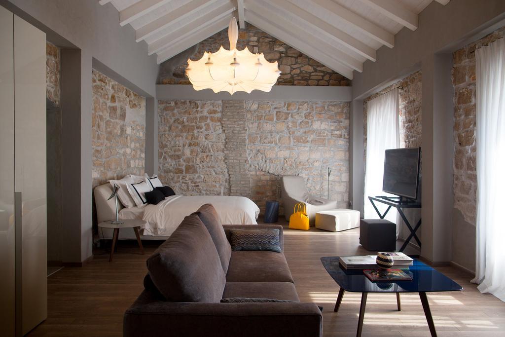 Luxury Harbour Suite