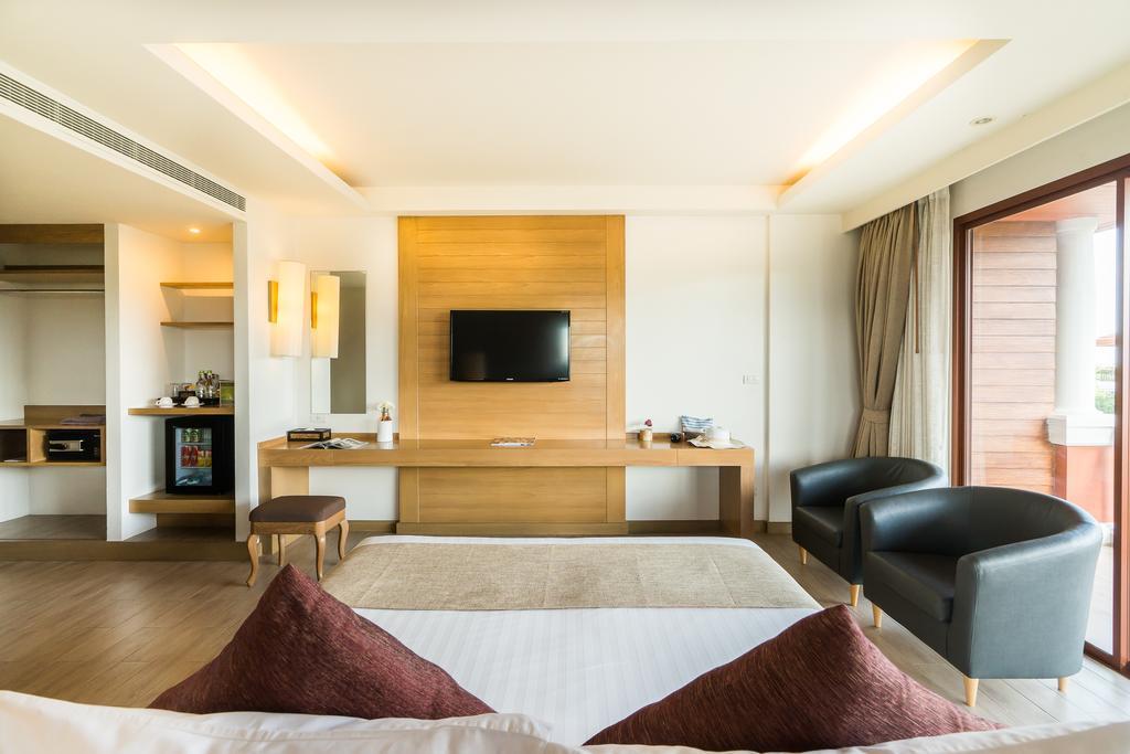 Rum Premier Deluxe med poolutsikt